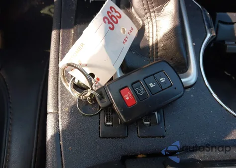 2018 Toyota Highlander Xle z USA, uszkodzony, nr VIN 5TDJZRFH5JS554046